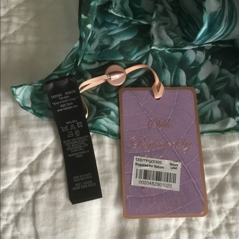 NWT; Scarf - Picture 2 of 8